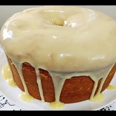 Bolo com cobertura de ninho: Receita de bolo esponjoso với topping sữa đặc và kem chantilly béo ngậy