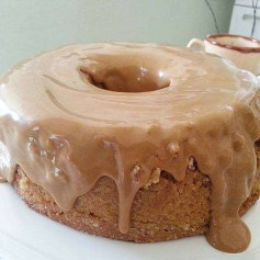 Bolo de Café Solúvel com Calda de Chocolate e Leite Condensado