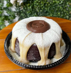 Bolo de Chocolate com Cobertura de Leite Ninho e Nutella
