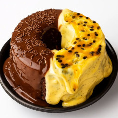 Bolo de Chocolate com Creme de Maracujá e Ganache