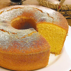 Bolo de Fubá quentinho e fofinho: Receita simples com manteiga, açúcar e ovos