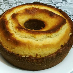 Bolo de limão fácil: receita simples com ovos, açúcar, óleo, iogurte natural, limão e farinha de trigo para assar no forno
