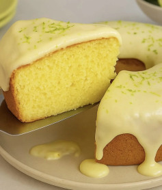 Bolo de Limão Fofinho com Cobertura Cremosa - Receita Caseira