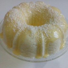 Bolo de Mandioca com Tapioca e Coco Ralado