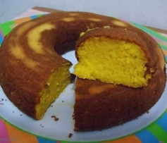 Bolo de Milho Cremoso: Receita de bolo fofinho com milho verde, coco e queijo parmesão
