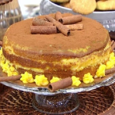 Bolo de Milho: Receita deliciosa com milho verde, recheio cremoso e decoração canela