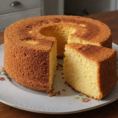 Bolo Fofo Tradicional: Receita clássica de bolo caseiro macio e fofinho com ingredientes simples, perfeito para vender ou acompanhar café