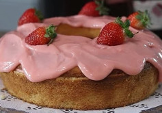 Bolo Surpresa de Morango com Recheio Brigadeiro