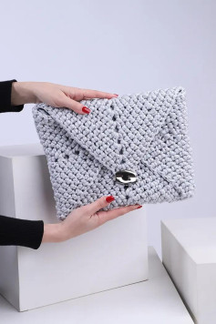 Bolsa Crochê Envelope com Fio Fosco e Botão Metálico