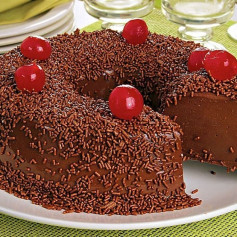 Brigadeirão sem forno com rum e cerejas - Receita de sobremesa gelada fácil