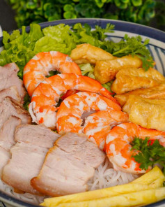 Bún Mắm Nêm Dân Dã Với Thịt Ba Rọi, Tôm Và Đậu Hũ Chiên