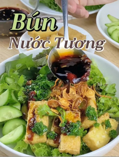 Bún Nước Tương: Món ăn ngon với đậu hũ chiên, rau tươi và nước sốt tỏi ớt hấp dẫn