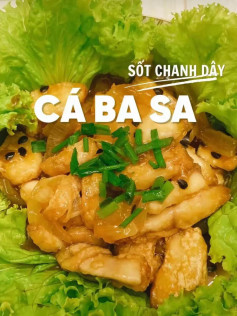 Cá ba sa sốt chanh dây chiên giòn, món ăn ngon với nước cốt chanh dầy và hành tây