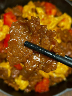 Cà chua trứng thịt bò xào mềm ngon, cơm nóng ăn là mê