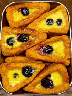 Cách làm bánh khoai lang yến mạch nướng với trứng sữa và việt quất