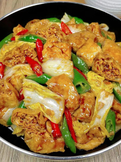 Cách làm đậu hũ chiên xào rau cải thảo và ớt xanh, món ăn chay ngày mùng 1 thơm ngon