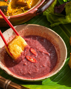 Cách làm mắm tôm chay từ nấm rơm và chao đỏ ăn kèm bún đậu
