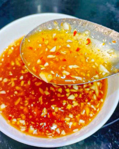 Cách làm nước sốt trộn nộm chua ngọt đa năng, vị dứa tỏi ớt thơm ngon