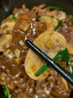 Cách làm thịt bò xào nấm hương hành lá ngon miệng, mềm ngọt