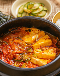 Cách nấu canh kimchi nóng hổi, đỏ óng ngon bất khả chiến bại