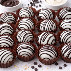 Cara Membuat Oreo Balls: Bola Biskuit Oreo Tráng Mềm với Cốt Cream Cheese, Lớp Socola Trắng và Rắc DCC