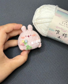 Chart hướng dẫn móc len búp bê thỏ hồng cầm bó hoa mini dễ thương