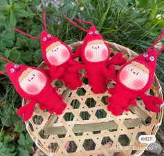 Chart móc len bé tôm hùm bánh bao cute