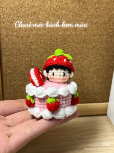Chart móc len búp bê bánh kem dâu mini dễ thương