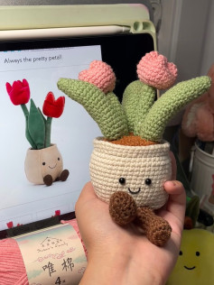 Chart Móc Len Chậu Hoa Tulip Jellycat Dễ Thương