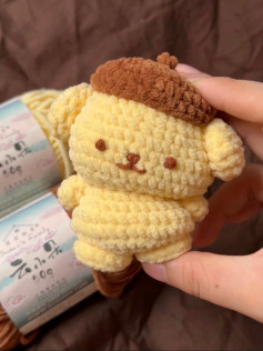 Chart móc len Cún Puddding màu vàng kem và mũ nâu