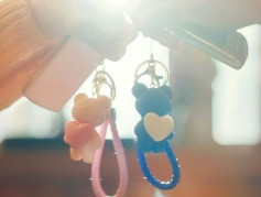 Chart móc len gấu ôm trái tim dễ thương