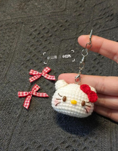 Chart móc len Hello Kitty Mini làm phone charm xinh xắn