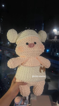 Chart móc len Heo đội khăn tắm màu hồng kem