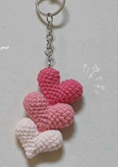 Chart móc len hình trái tim nhiều màu sắc dễ thương