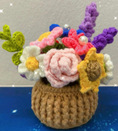 Chart móc len lọ hoa nhiều màu sắc với hồng, cúc và hướng dương