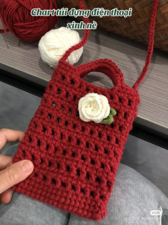 Chart móc len túi đựng điện thoại màu đỏ trắng đính hoa hồng
