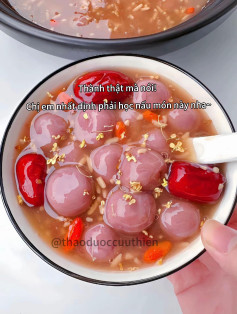 Chè viên khoai lang tím rựu gạo lên men với táo đỏ, kỷ tử và đường nâu