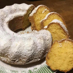 Ciambella Morbidissima: Soft Lemon Bundt Cake with Powdered Sugar