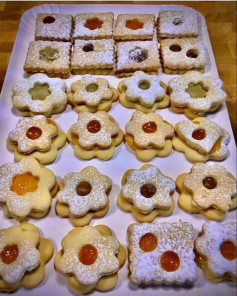 Ciambelline con marmellata, crema di pistacchio e Nutella: Ricetta dolce italiana