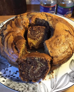 Ciambellone zebrato senza uova: ricetta dolce con cacao e limone
