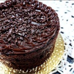 Como fazer meia receita do bolo de chocolate com cobertura cremosa e dicas de ajuste ingredientes