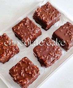 Công thức làm bánh sandwich sô cô la với nhân kem và lớp phủ socola giòn đậu phộng