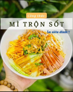 Công thức Mì Trộn Sốt ngon tuyệt với trứng, giò, xúc xích và rau thơm