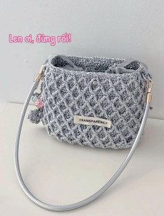 Crochet bag tutorial: silver diamond pattern with leather base and wire