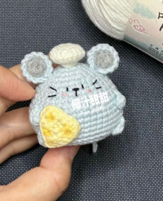 Crochet Chart for Cute Little Mouse Holding Cheese Amigurumi Pattern