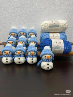 Crochet Cute Snowman Doll Pattern with Hat and Scarf