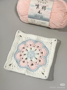 Crochet Flower Square Pattern for Drawstring Bag with Pink, Blue and White Yarn