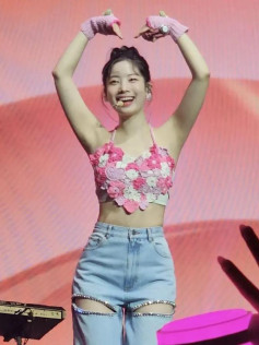 Crochet Flower Top Pattern Chart with Pink and White Gradients