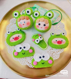 Crochet Frog Dango and Hair Clips Flat Charts