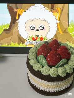 Crochet Grass Cake Storage Box Pattern with Strawberries and Cream